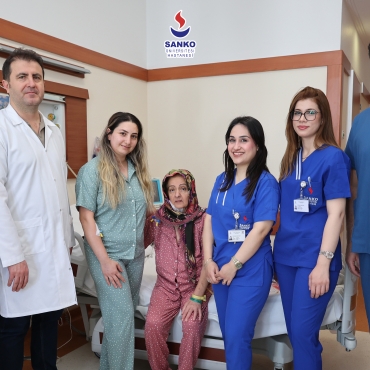 SANKO ÜNİVERSİTESİ HASTANESİ’NDE ANNEYE EN DEĞERLİ ARMAĞAN